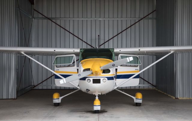 Cessna Skylane (N9185M)