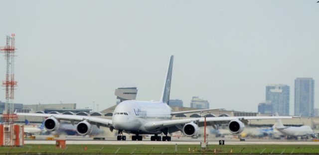 Airbus A380-800 (D-AIMC)