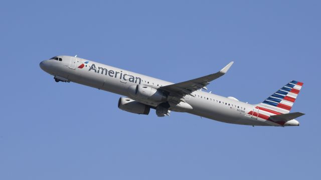 Airbus A321 (N109NN) - Departing LAX on 25R