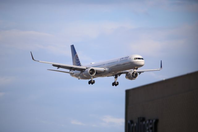 BOEING 757-300 (N73860)