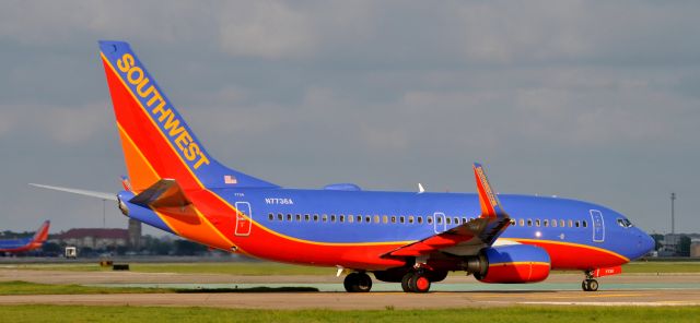 Boeing 737-700 (N7736A)