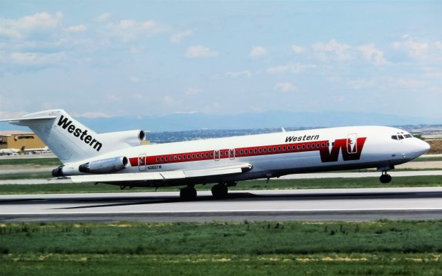 BOEING 727-200 (N2827W) - 1983