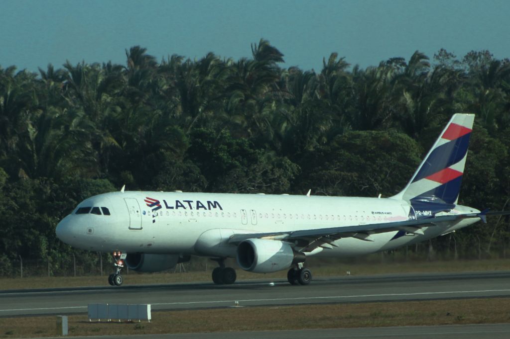 Airbus A320 (PR-MHX)