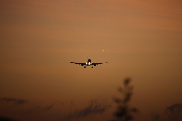 Boeing 757-200 (N549US)