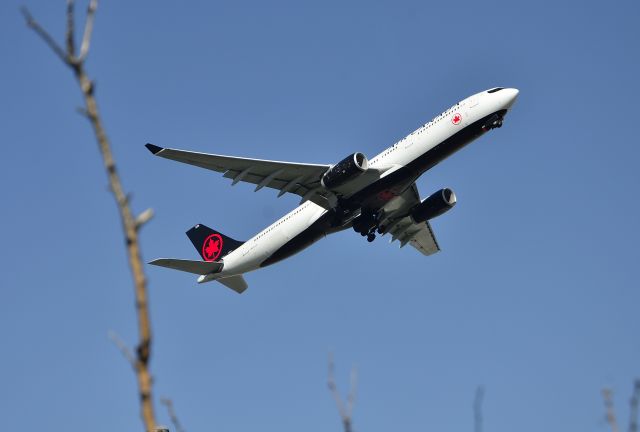 Airbus A330-300 (C-GEFA)