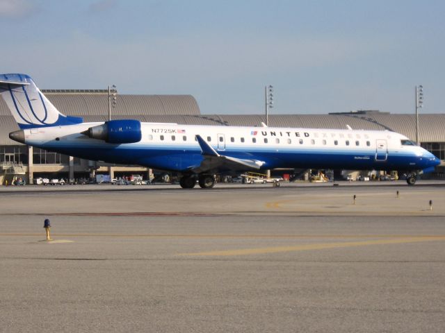 Canadair Regional Jet CRJ-700 (N772SK) - Holding on RWY 19R