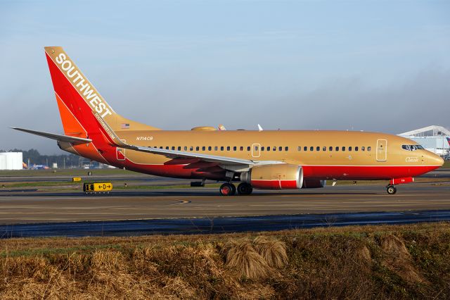 Boeing 737-700 (N714CB) - "classic" c/s