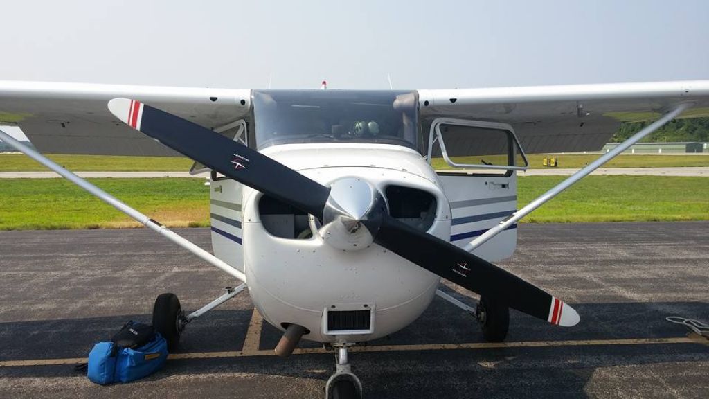 Cessna Skyhawk (N53468) - On the ramp at KSFM