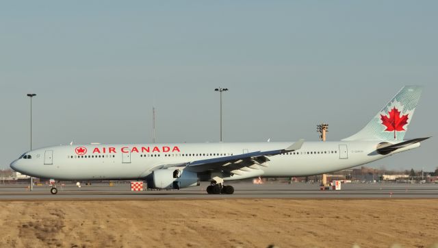 Airbus A330-300 (C-GHKW)