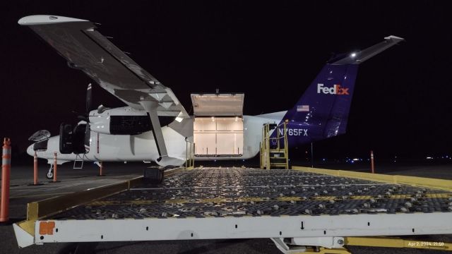 CESSNA 408 SkyCourier (N765FX) - Getting ready to load... 