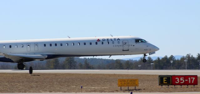 Canadair Regional Jet CRJ-900 (N228PQ)