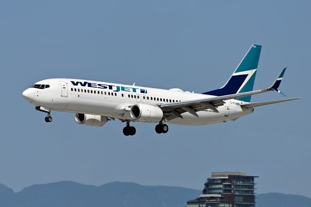 Boeing 737-800 (C-FDMB)