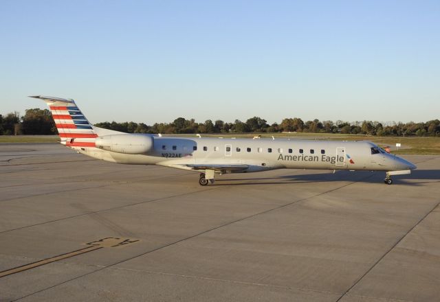 Embraer ERJ-145 (N922AE)