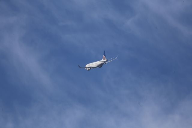 Embraer 170/175 (N117SY)