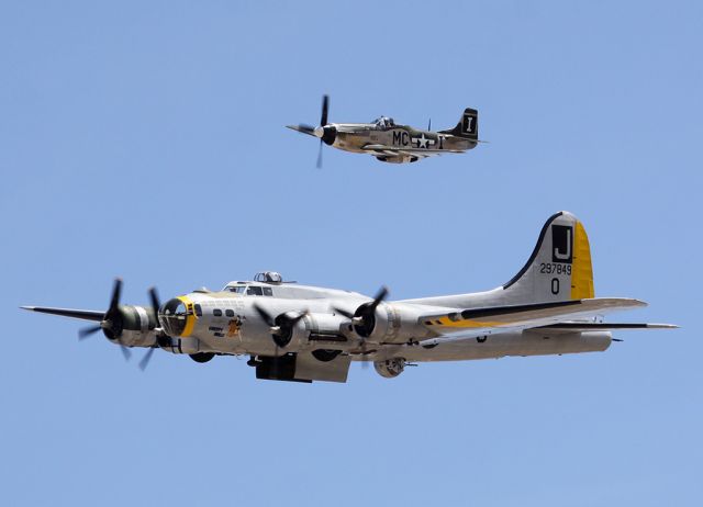 Boeing B-17 Flying Fortress (N390TH)