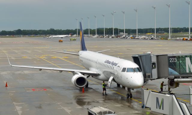 EMBRAER 195 (D-AEBC) - Lufthansa CityLine Embraer ERJ-195LR D-AEBC in Munich 