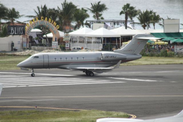 Bombardier Challenger 300 (OE-HVJ)