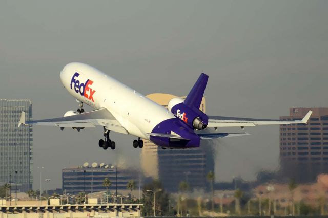 Boeing MD-11 (N631FE) - Fedex Express McDonnell-Douglas MD-11F N631FE at Phoenix Sky Harbor on December 20, 2015. It was completed in October 1991. Its construction number is 48454. It was delivered to Swissair on November 15, 1991. Federal Express registered it as N631FE on December 23, 2004. 