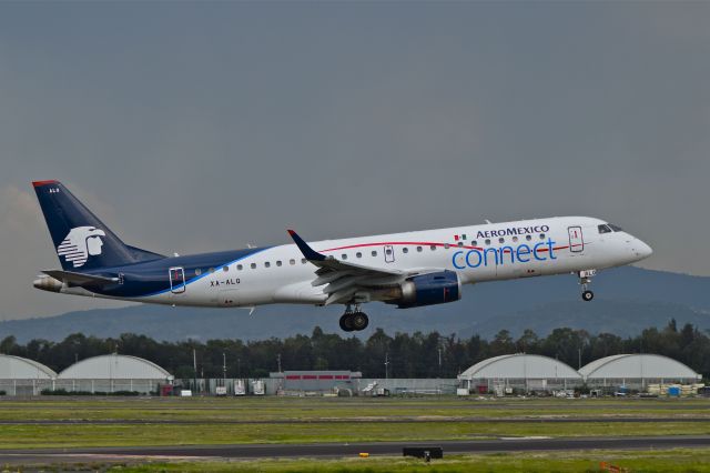 Embraer ERJ-190 (XA-ALQ) - Embraer E-190IGW XA-ALQ MSN 287 of AeroMexico Connect on approach at Mexico City International Airport (07/2018).