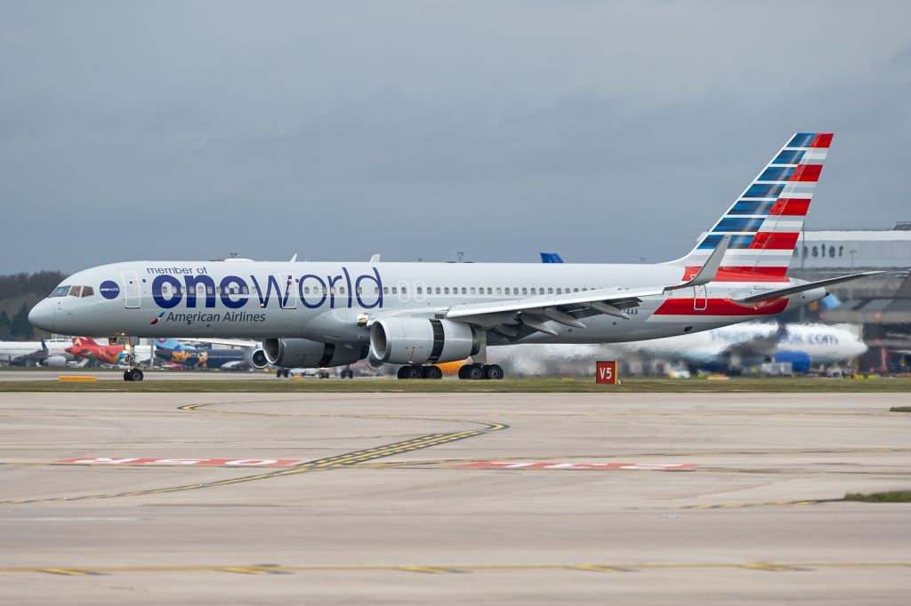 Boeing 757-200 (N174AA)