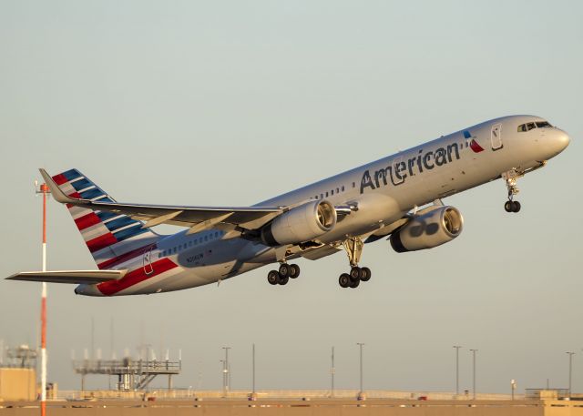 Boeing 757-200 (N206UW)