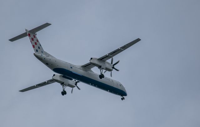 de Havilland Dash 8-400 (9A-CQC) - Flying above Jette (NW of Brssels) heading to Brussels Airport on 11-08-2017 18hrs 