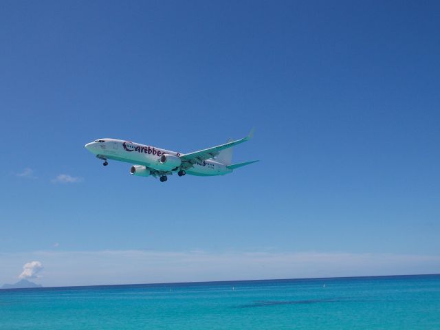 Boeing 737-800 (9Y-SXM)