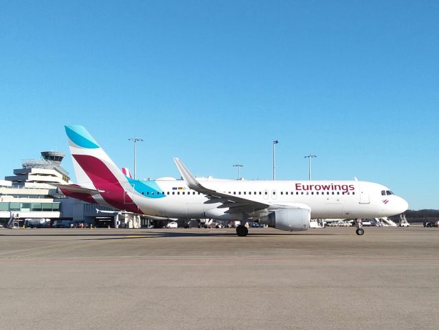 Airbus A320 (D-AEWJ)