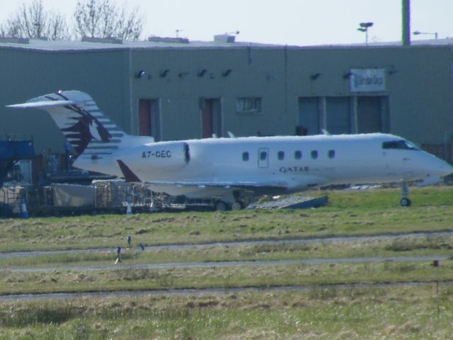 Bombardier Challenger 300 (A7-CEC) - A7-CEC BOMBARDIER BD-1A10 CL 300  MSN 20042 OF QATAR EXECUTIVE SEEN HERE ON 01-03-2011