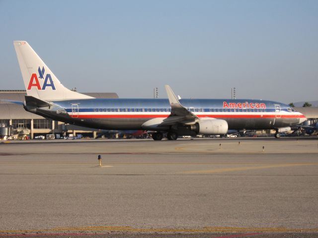 Boeing 737-800 (N932AN) - Holding on RWY 19R