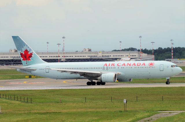 BOEING 767-300 (C-FCPA)