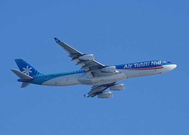 Airbus A340-300 (F-OSUN)