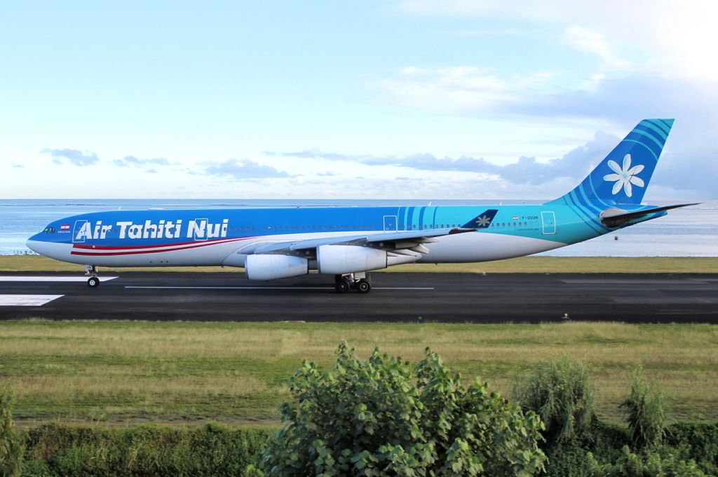 F-OSUN — - "Moorea" rolling for takeoff from home airport in Tahiti.