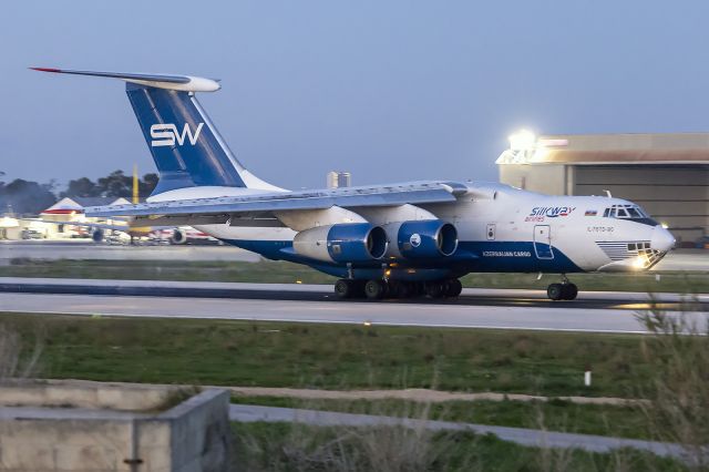 Ilyushin Il-76 (4K-AZ101) - Landing in very low light.