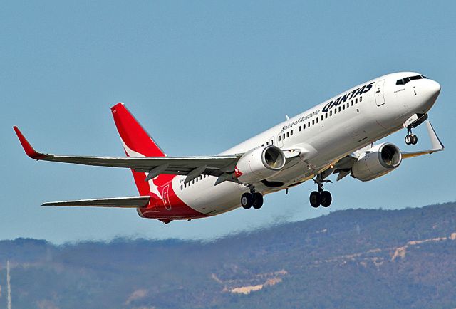 Boeing 737-800 (VH-VXN) - QANTAS - BOEING 737-838 - REG VH-VXN (CN 33484/1180) - ADELAIDE INTERNATIONAL AIRPORT SA. AUSTRALIA - YPAD (23/4/2015)