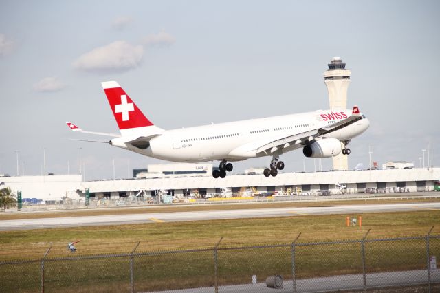 Airbus A330-300 (HB-JHF)