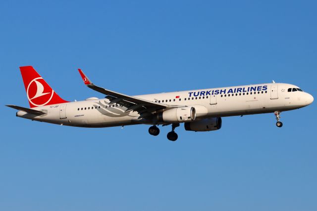 Airbus A321 (TC-JSF)
