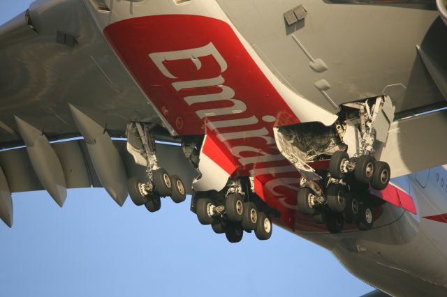 Airbus A380-800 (A6-EOL)