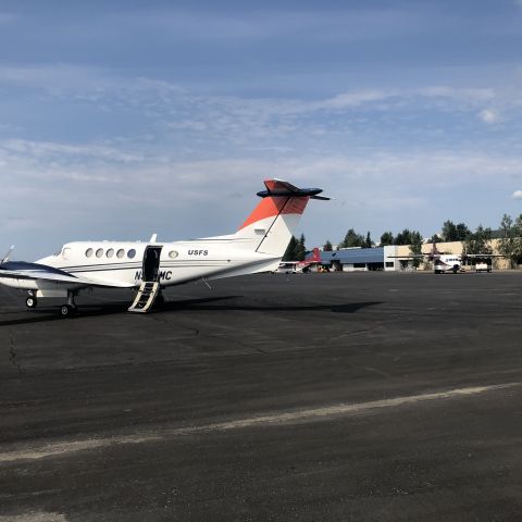 Beechcraft Super King Air 200 (N556MC)