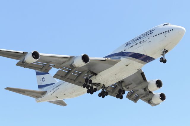 Boeing 747-400 (4X-ELC) - Landing runway 027R at LHR.