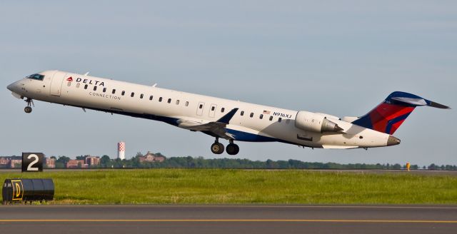 Canadair Regional Jet CRJ-900 (N916XJ) - Endeavor Air !