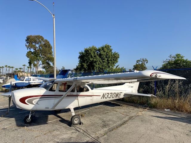 Cessna Skyhawk (N330ME)