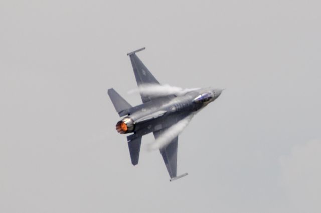 Lockheed F-16 Fighting Falcon (050) - F-16 Fighting falcon at the star spangled salute