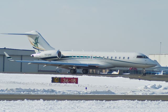 Bombardier Global Express (N313RF) - N313RF taxi off active