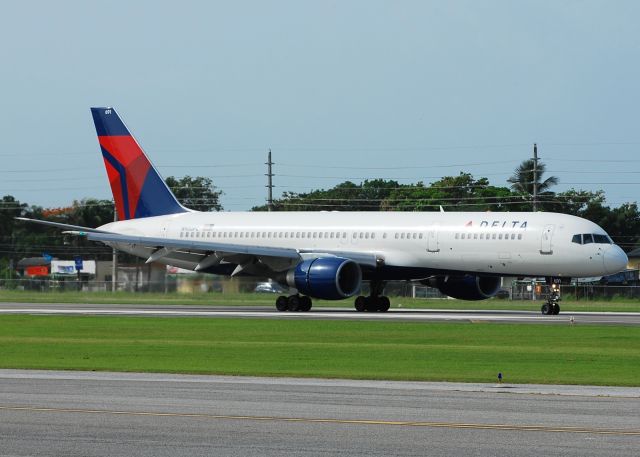 Boeing 757-200 (N900PC) - First time at PSE/TJPS