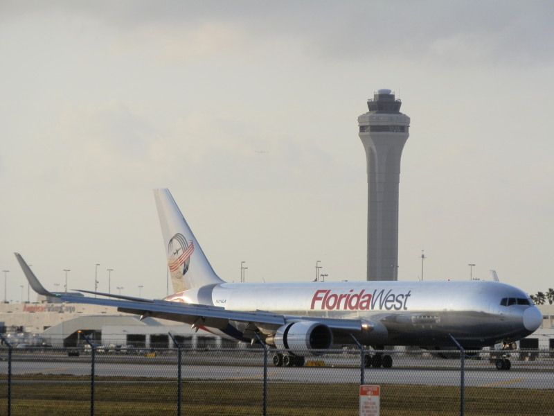BOEING 767-300 (N316LA)