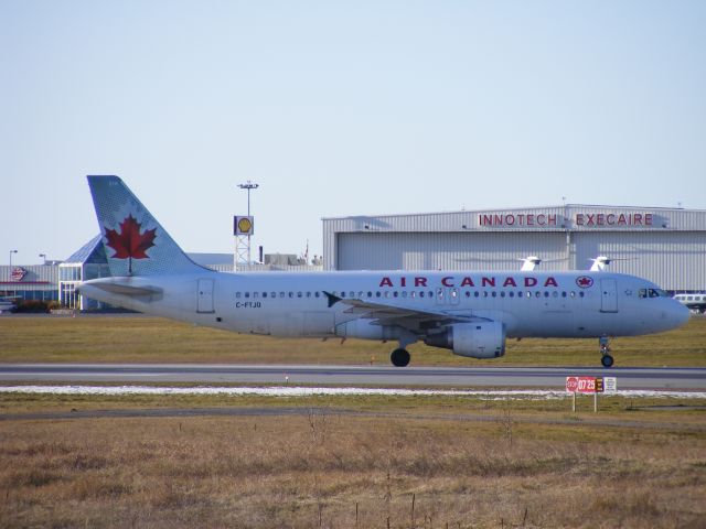 Airbus A320 (C-FTJQ)