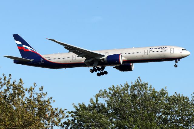 BOEING 777-300 (VQ-BQC) - 'Aeroflot 102' arriving from Moscow Sheremetyevo International Airport