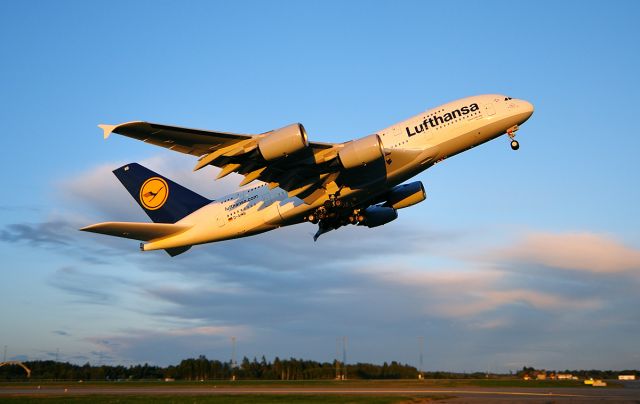 Airbus A380-800 —