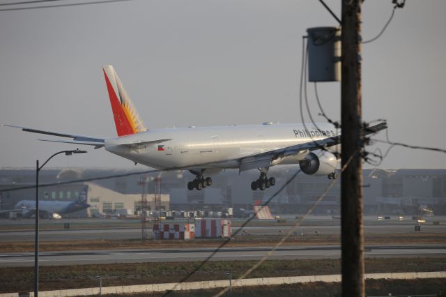 BOEING 777-300ER (RP-C7777)